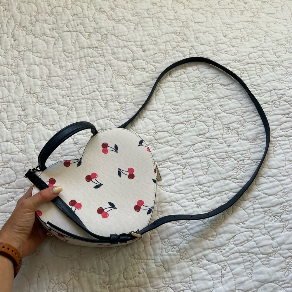 Kate Spade Heart Purse - Picture 2 of 3